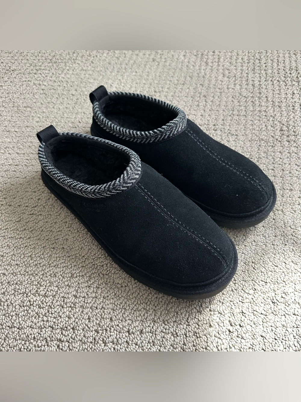 Koolaburra burree by Uggs Black Cozy Slip-On Indoor/Outdoor Slippers new in box